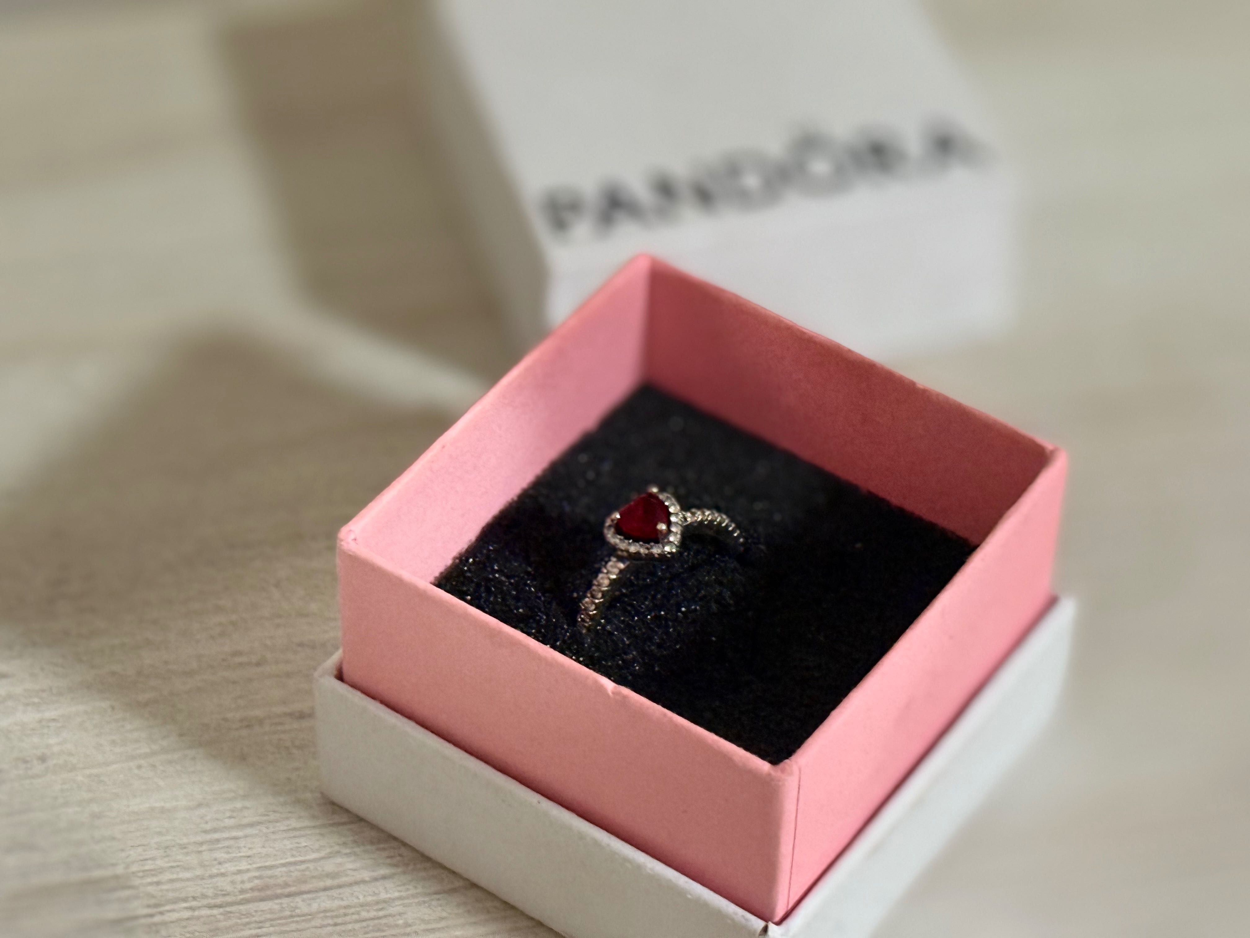 Пръстен PANDORA ,,семейна топлина “
