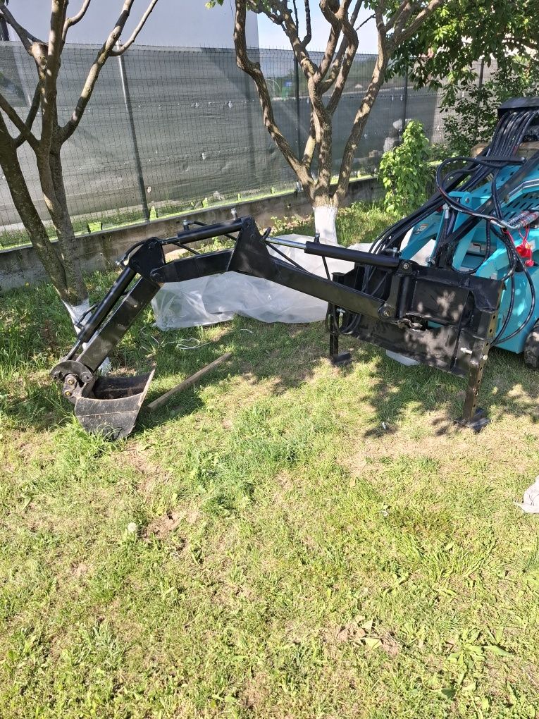 Incarcator frontal (mini buldoexcavator)