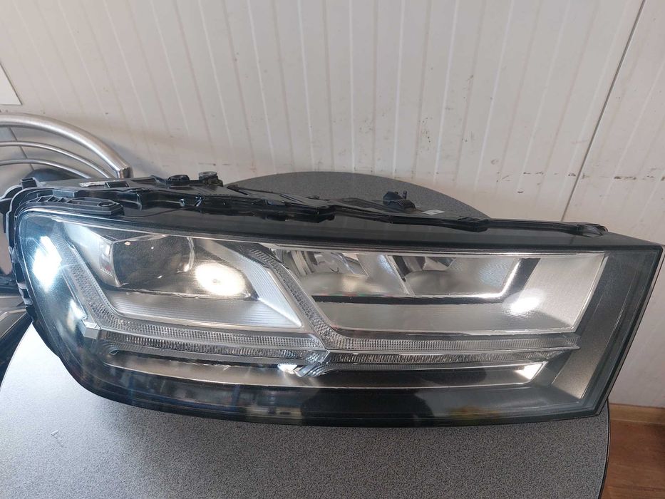 Десен оборудван фар за Audi Q7 4M 2015-2019 с номер 4M0.941.033.A