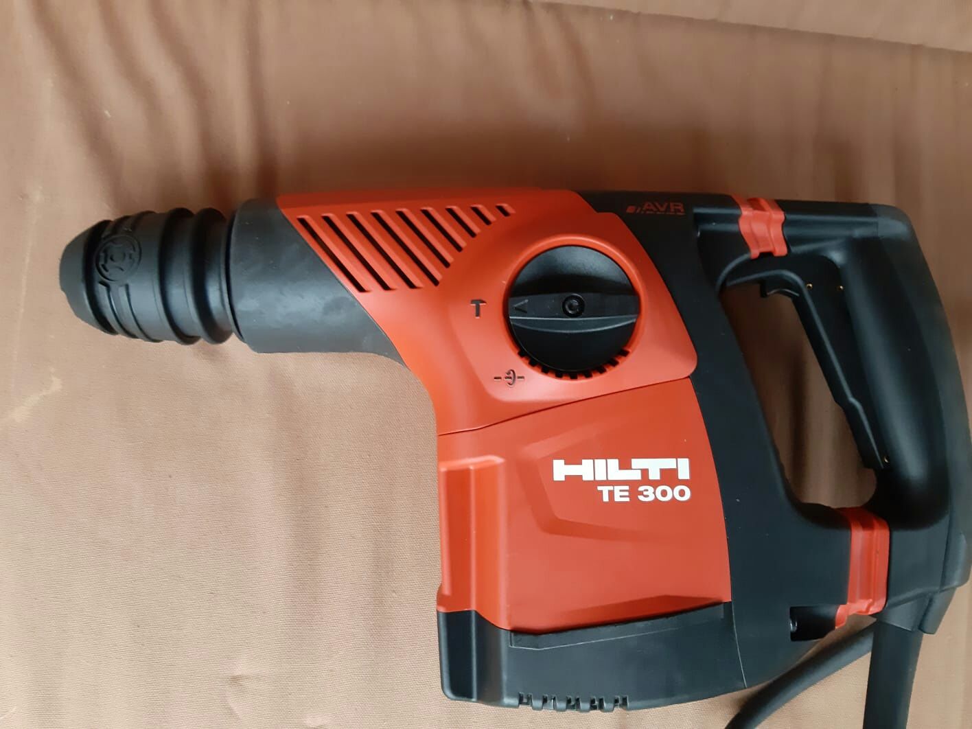 Hilti demolator Te 300 nou