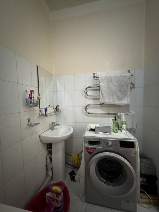 Sergeli 6A 2 xona 56kv 2-etaj mebel texnikasi bilan SOTILADI