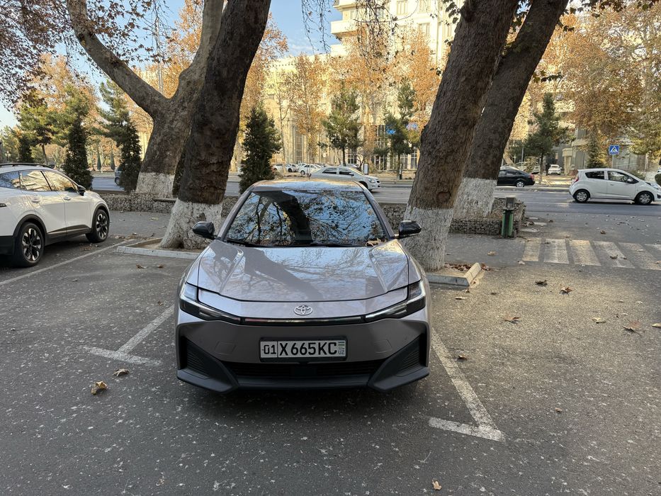 Toyota BZ3 100% электр сотилади