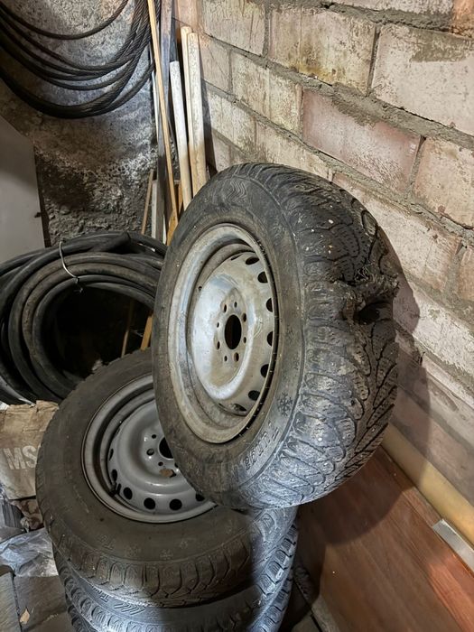 Шины для автомобиля, комплект