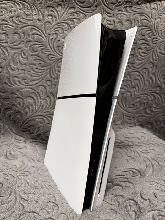 Play Station 5 Slim