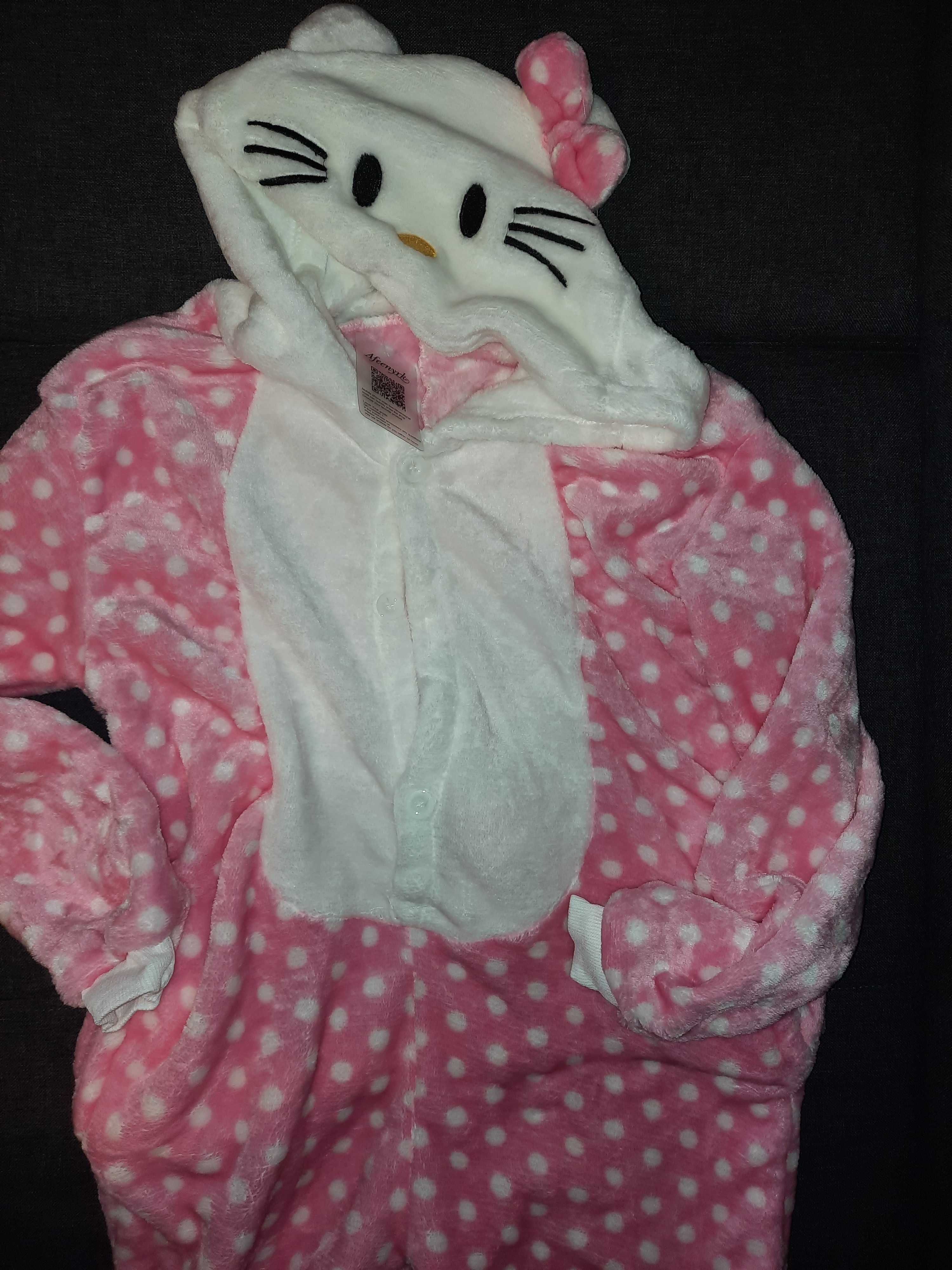 Salopeta/pijama pufoasa Hello Kitty noua
