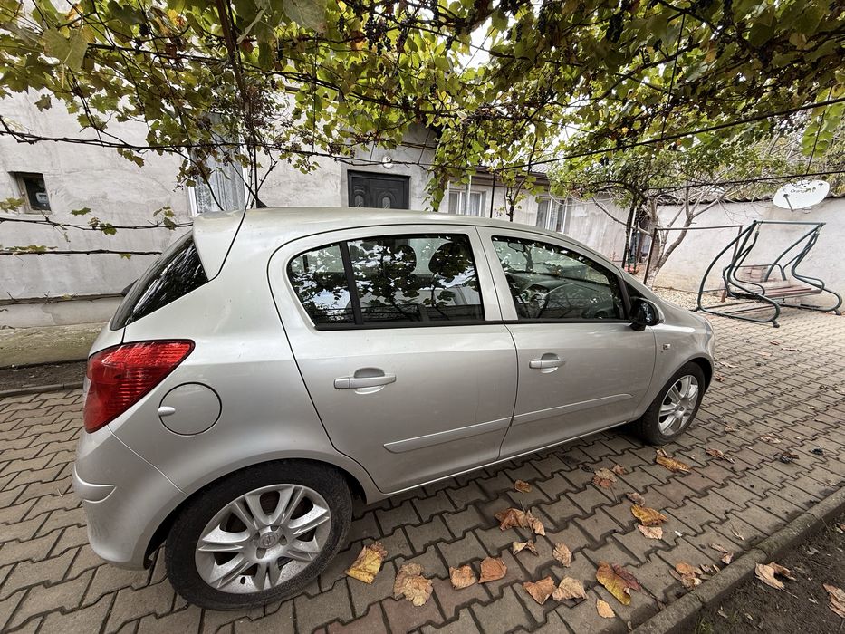Opel corsa D 1.4 90 cp 2007