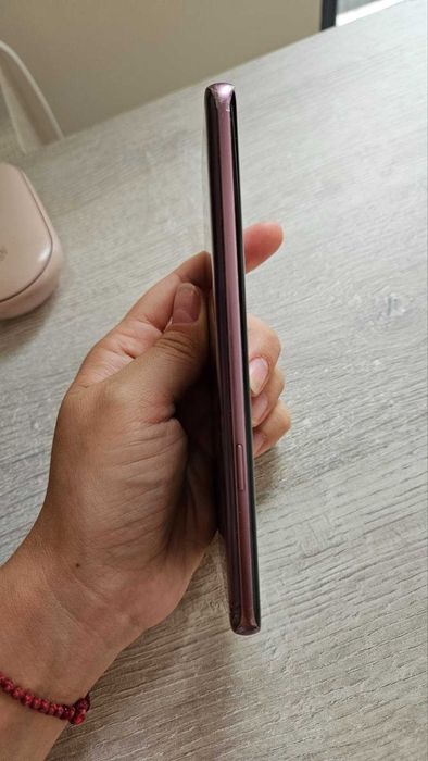 Samsung Galaxy S9 64GB Dual Sim добро състояние, леко счупено на гърба