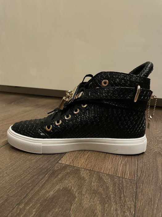 Чисто нови кецове