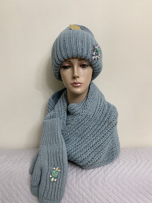 Продам женские головные уборы