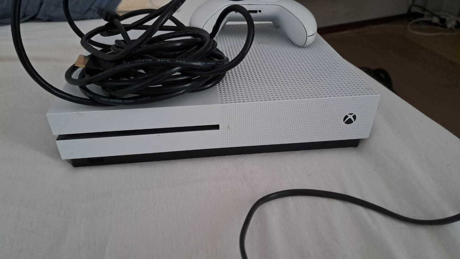 Xbox one s + 4 игри.