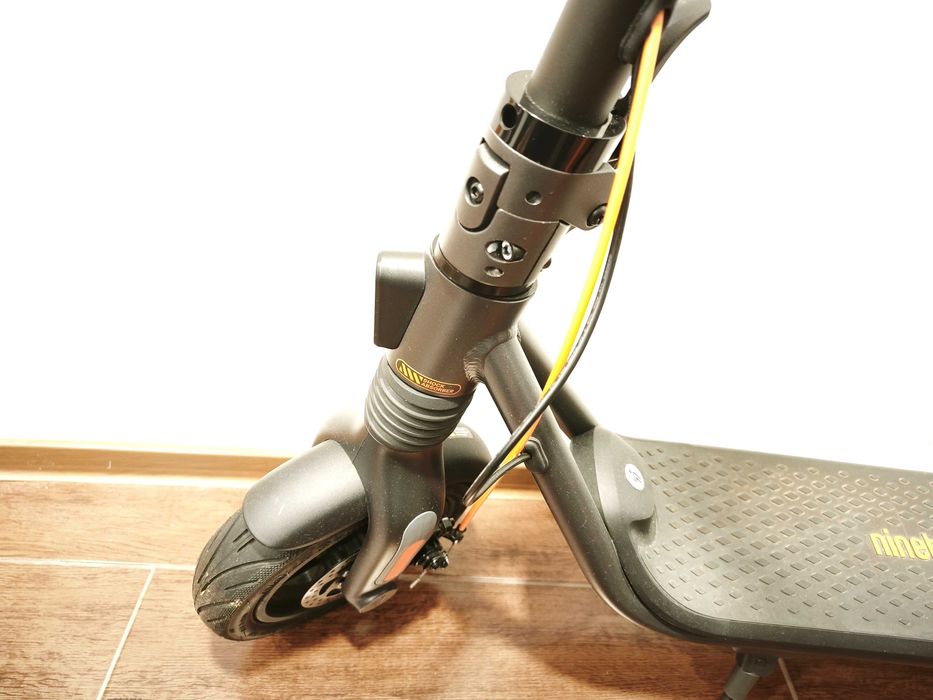 Vand Trotinetă electrică Ninebot F2 Pro – 150 km, stare impecabilă