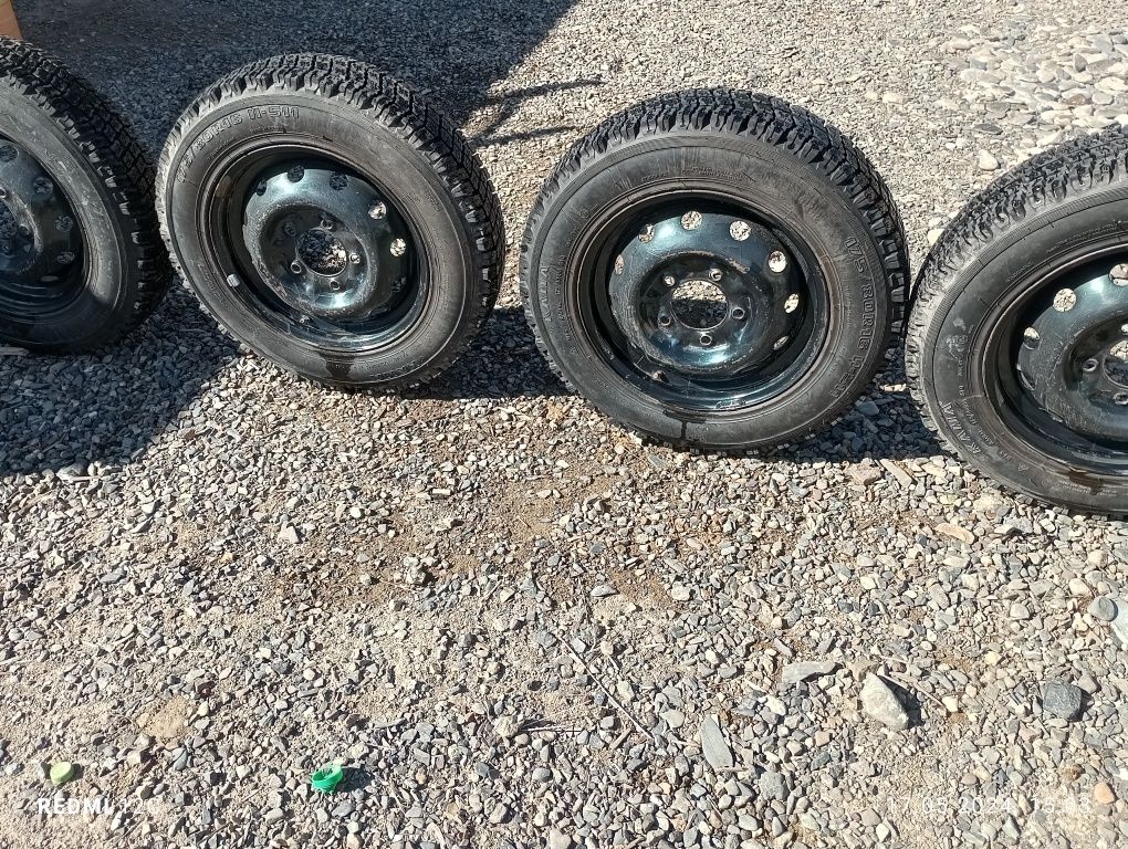 Шины для нивы...