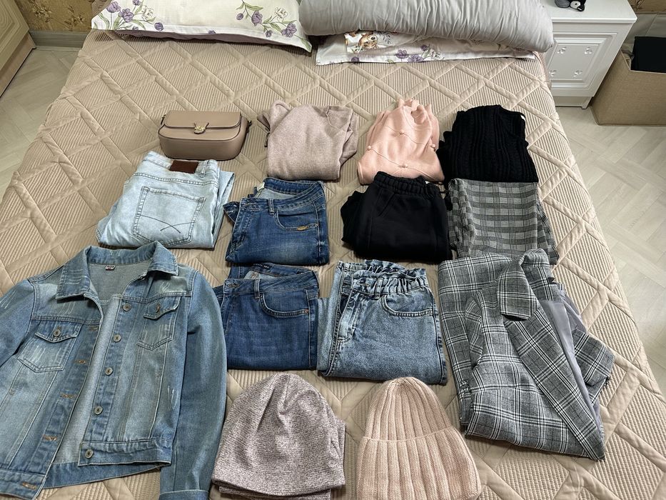 Отдам пакет женских вещей