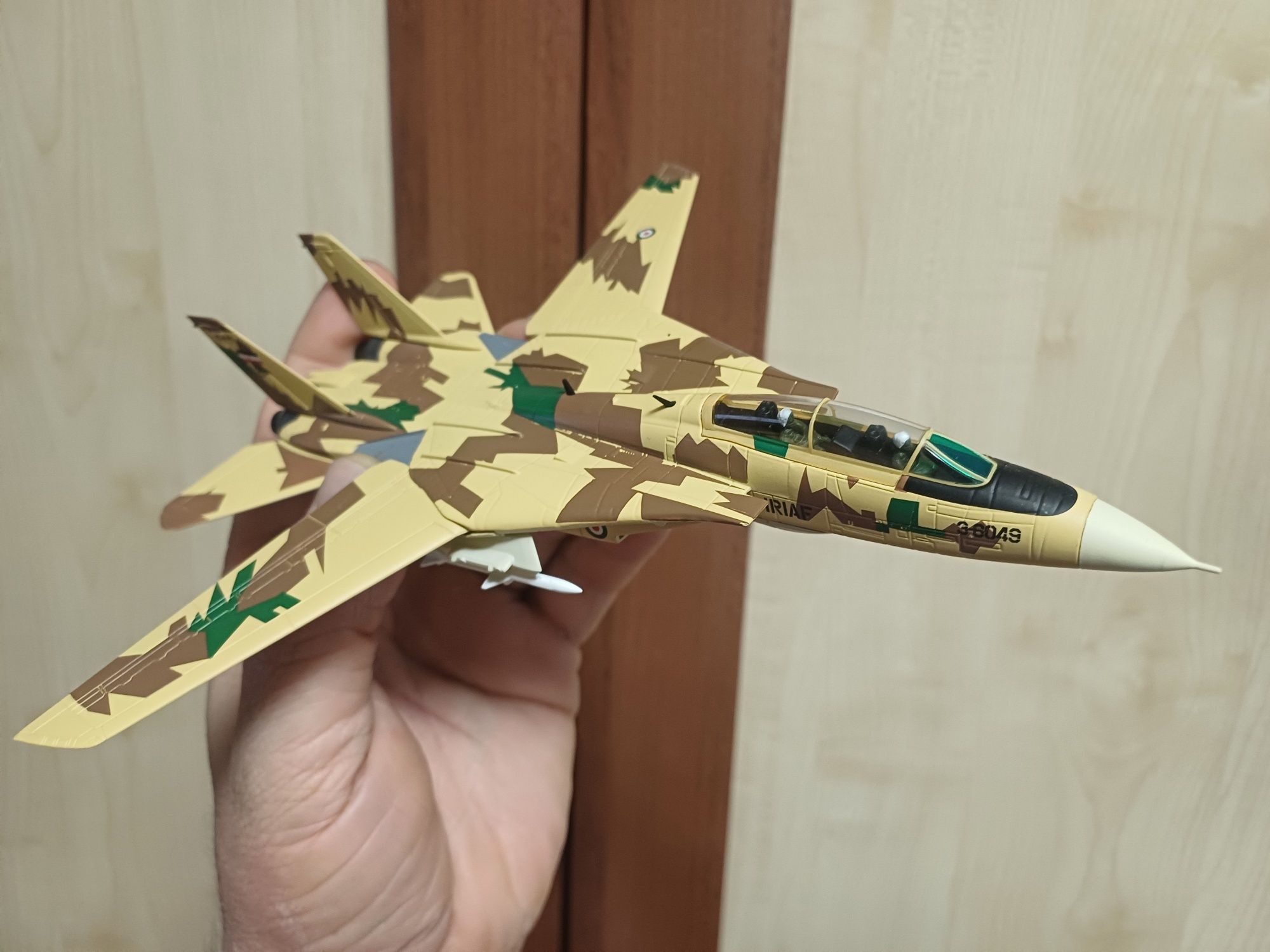 Vând machetă avion