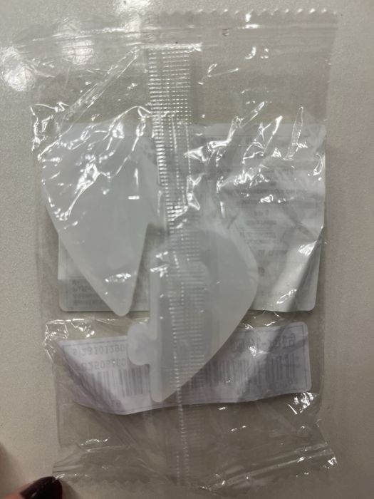 Епоксидна смола с нужните материали за изработка