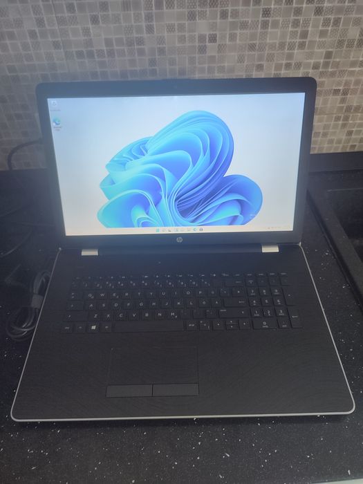 Laptop Mare HP 17 - Intel Quad Core/ 4Gb ddr4/ 128gb SSD/ 17,3 Led