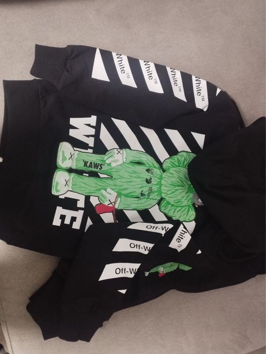 Продавам детски комплект размер 104, цена 60 лв.