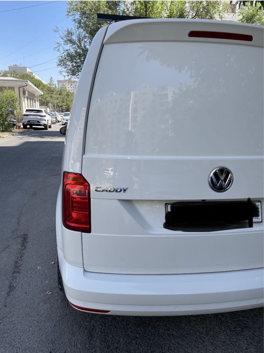 Volksvagen Caddy sotiladi