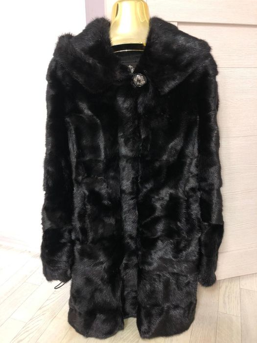 Шуба сатылады. Түсі қара, трансформер. Көп киілмеген сапасы өте жақсы.
