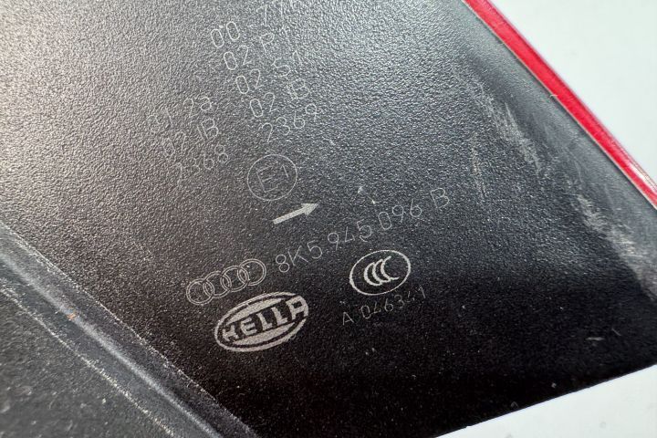 Stop stanga aripa LED 8K5945096B Audi A4 B8/8K  [din 2007 pana  2011]