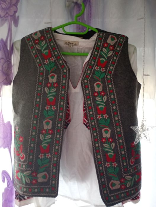 Vând ie tradițională,cojoc tradițional baiat