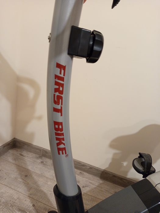 Bicicleta fitness cu frânare magnetică