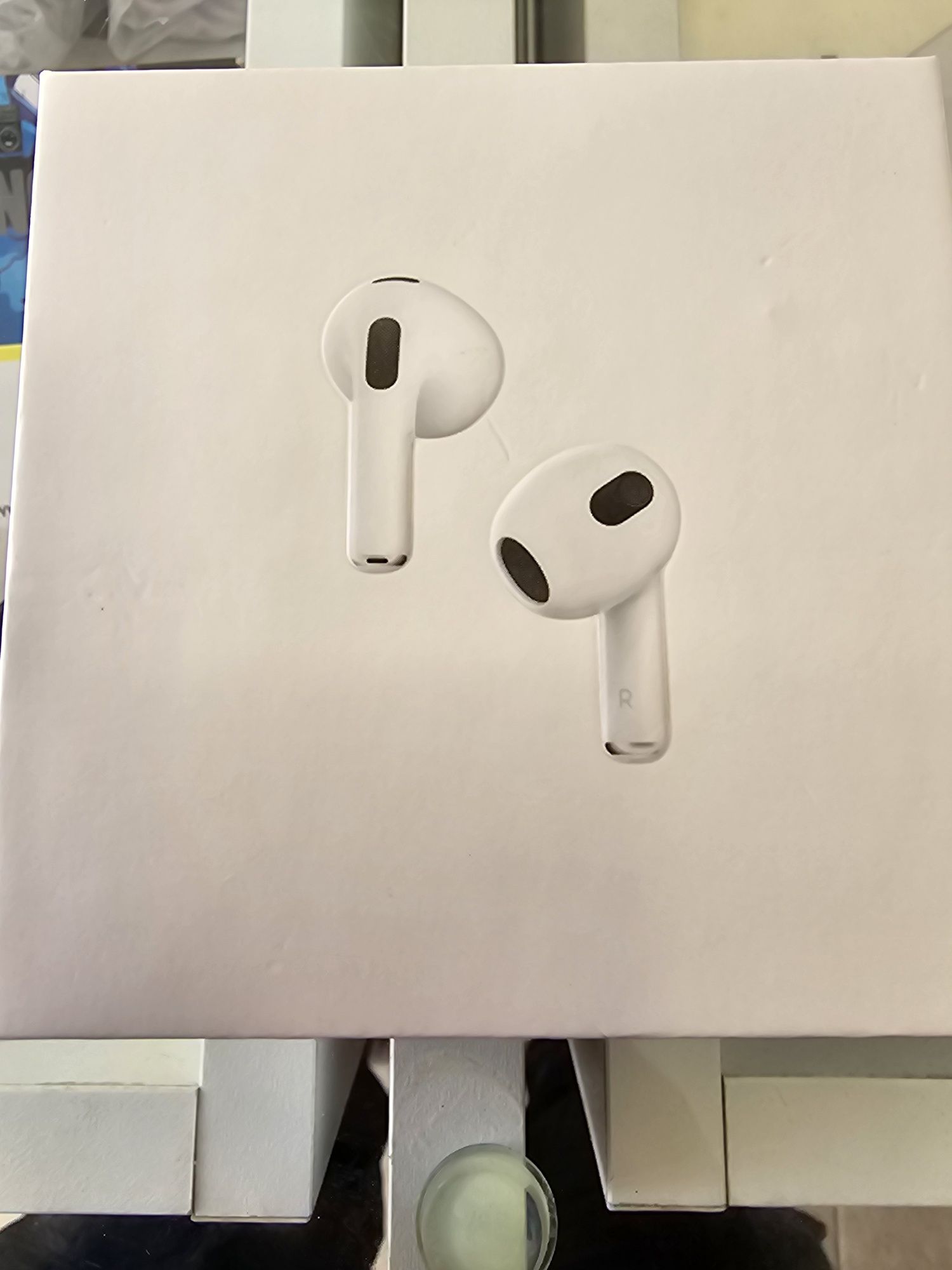 AirPods слушалки