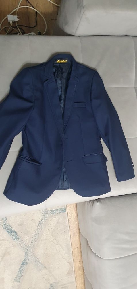 Продам пиджак для школьника