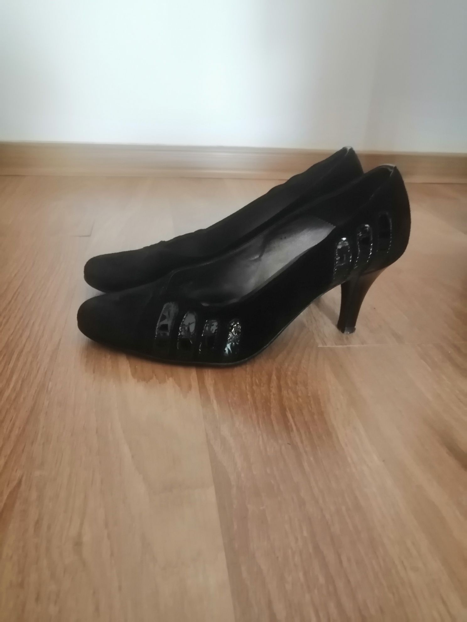 Pantofi dama negri cu toc mediu, marimea 38