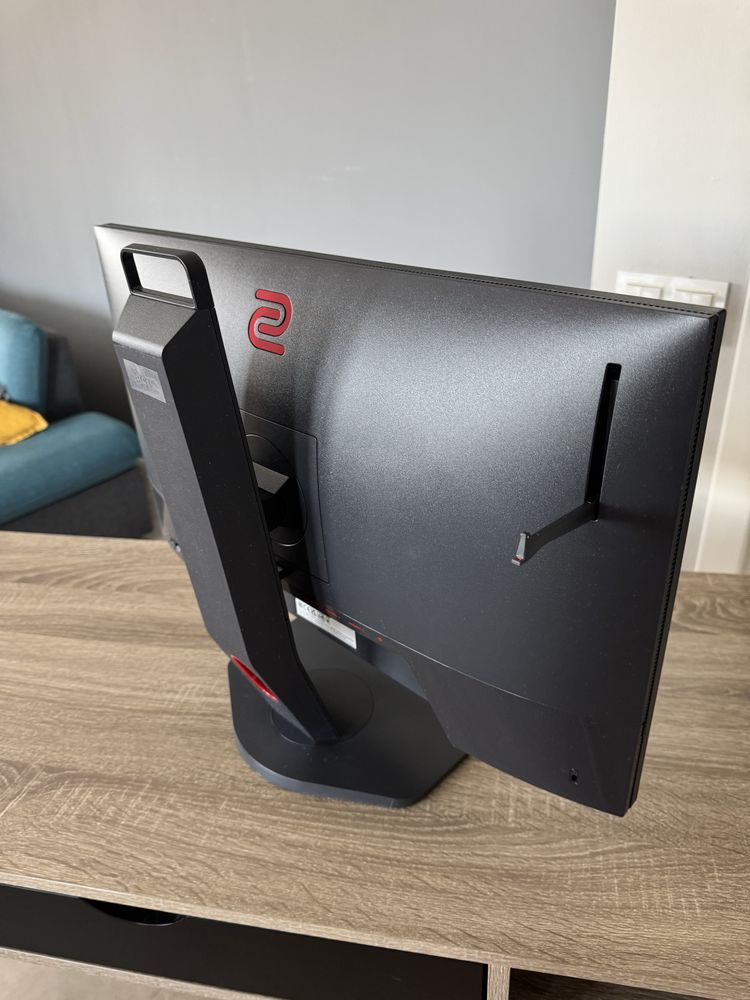 Гейминг компютър + Монитор 240 HZ + клавиатура Razer