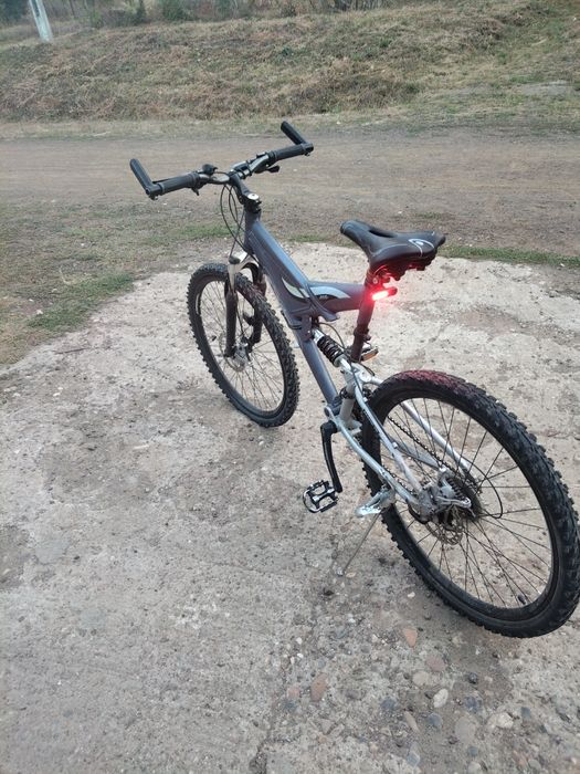 O bijuterie de bicicletă de vânzare