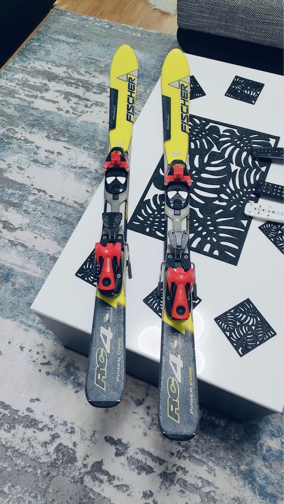 Ski-uri Fischer + Clăpari Dalbello