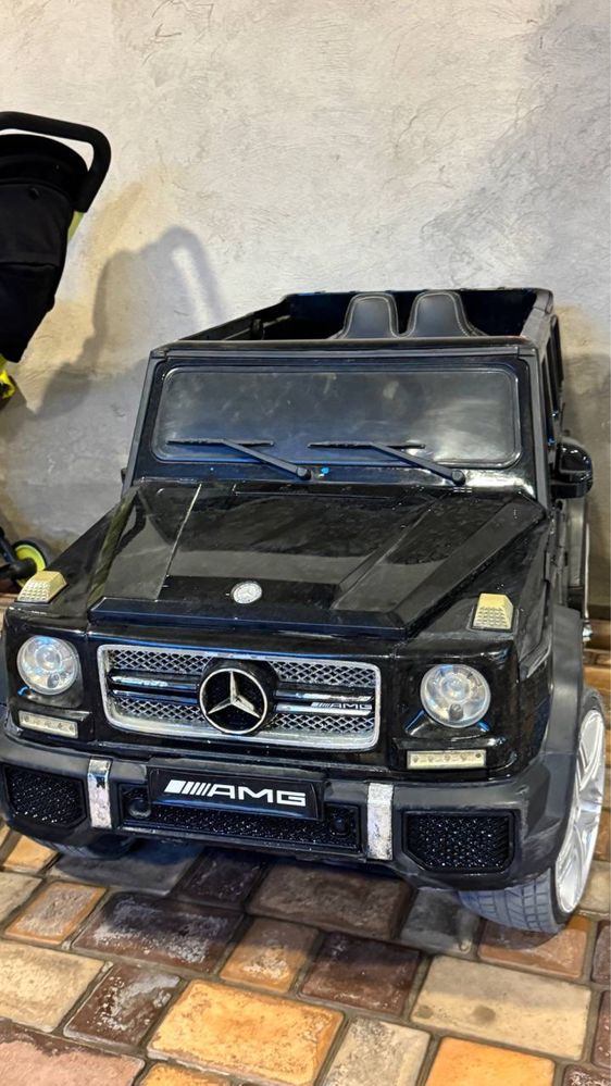 Продается машинка на акумуляторе Гелик AMG