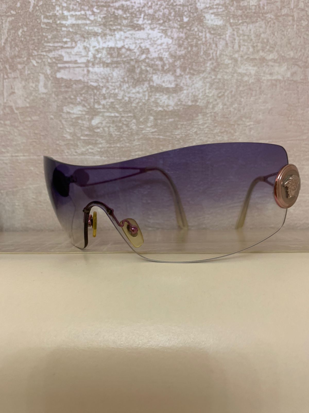 Брендовые солнцезащитные  женские  очки фирмы  Vercase с футляром.