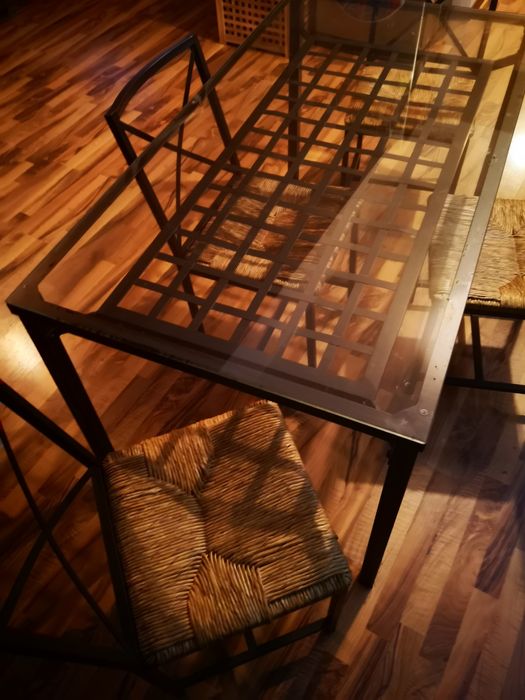 Masa cu scaune ikeea sticla și fier