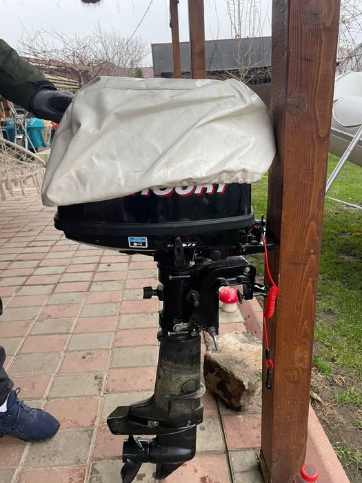 Barca cu motor Mercury