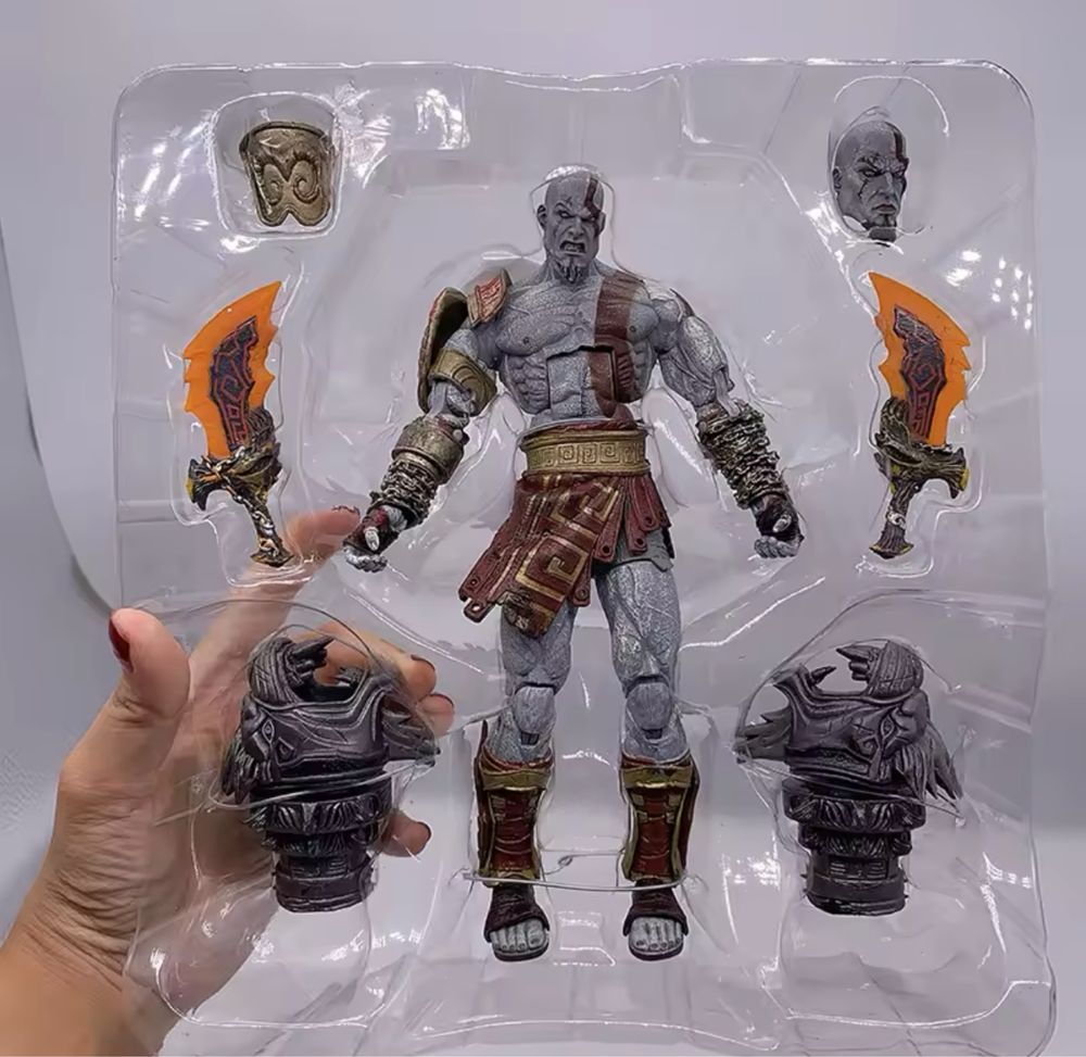 Figurina Kratos God of War interactiva