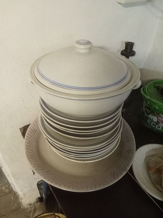 Продам столовый сервиз. То