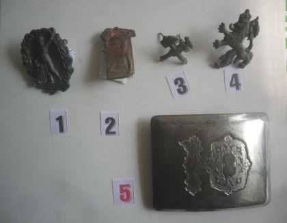 Две патриотични значки на сто години