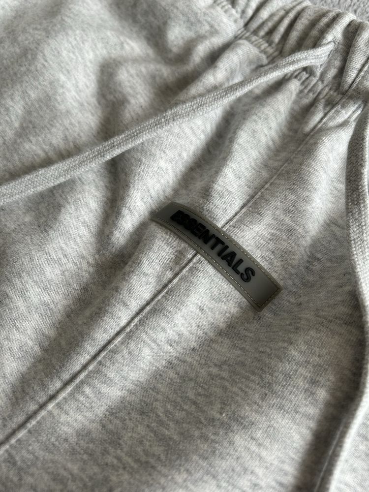 Pantaloni Essentials