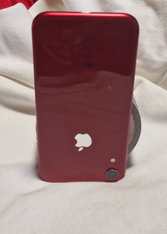 IPhone XR RED 64 GB- отличен смартфон на 90% батерия