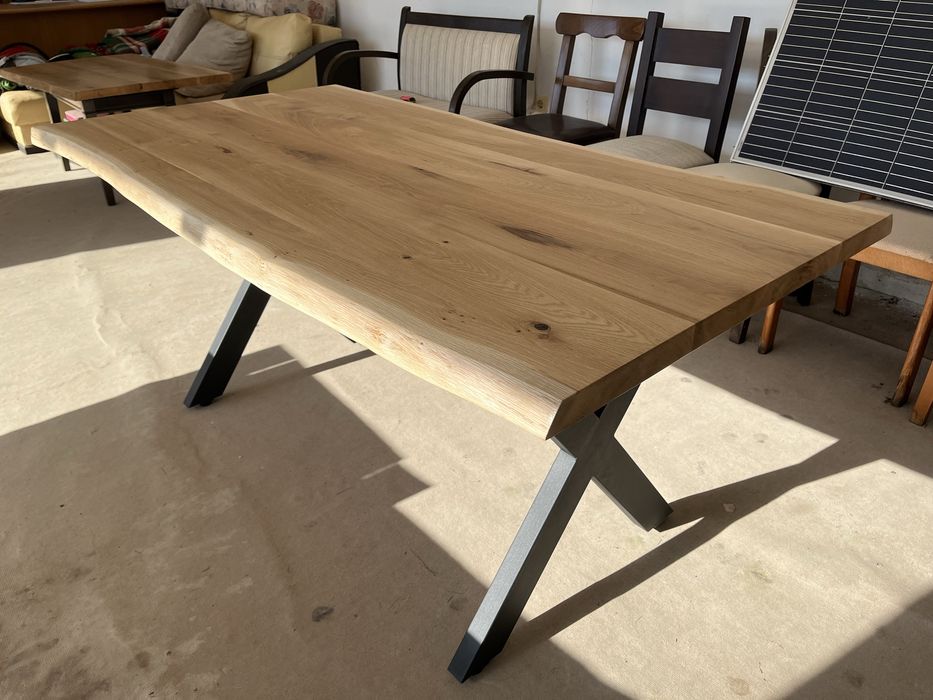 Трапезна маса от дъб с метални крака