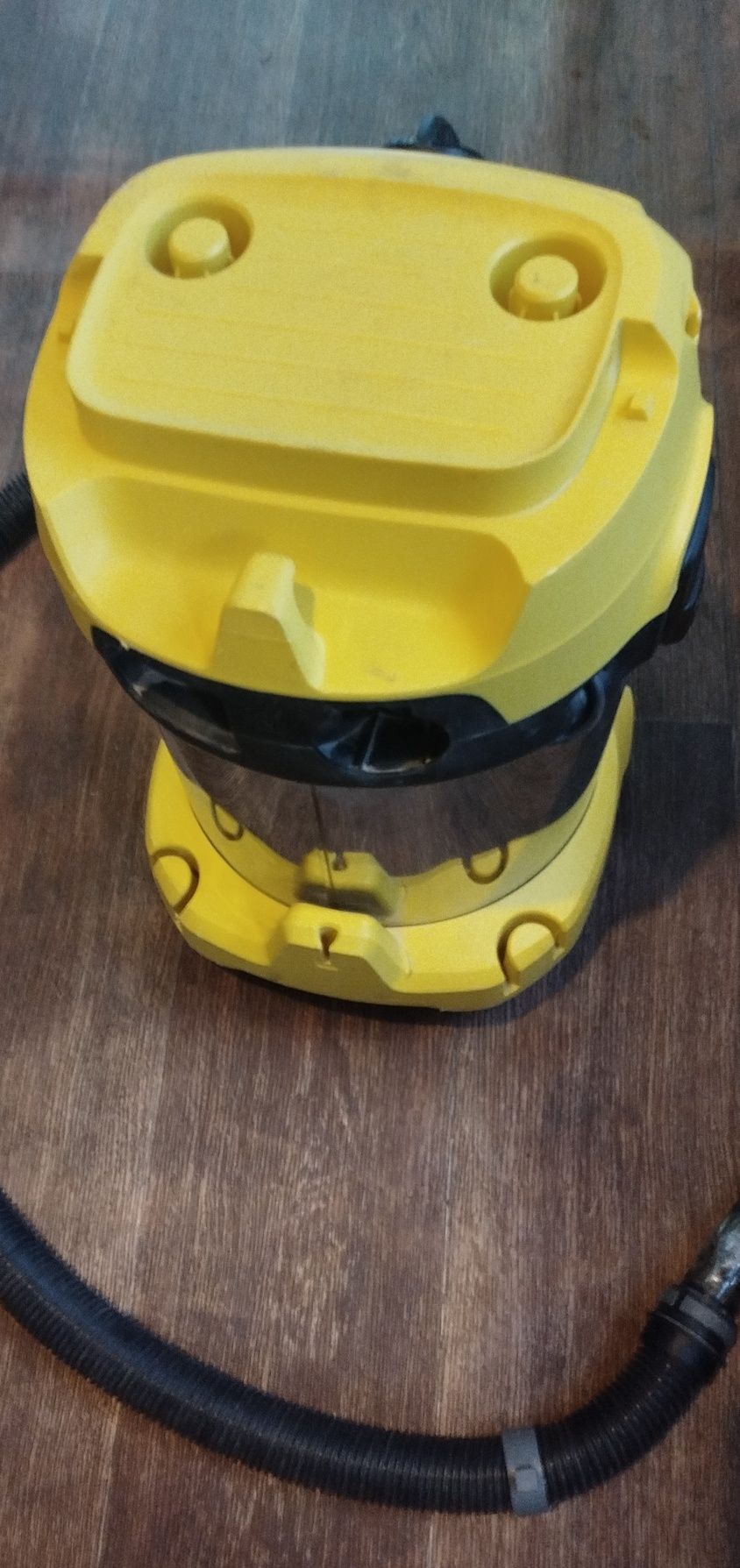 Продам пылесос Karcher WD 3 S V- 17