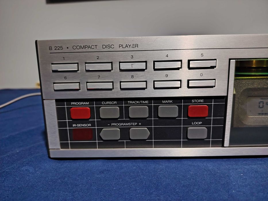 REVOX B 225 Compact Disc Player, cu defect muzica se aude cu barait.