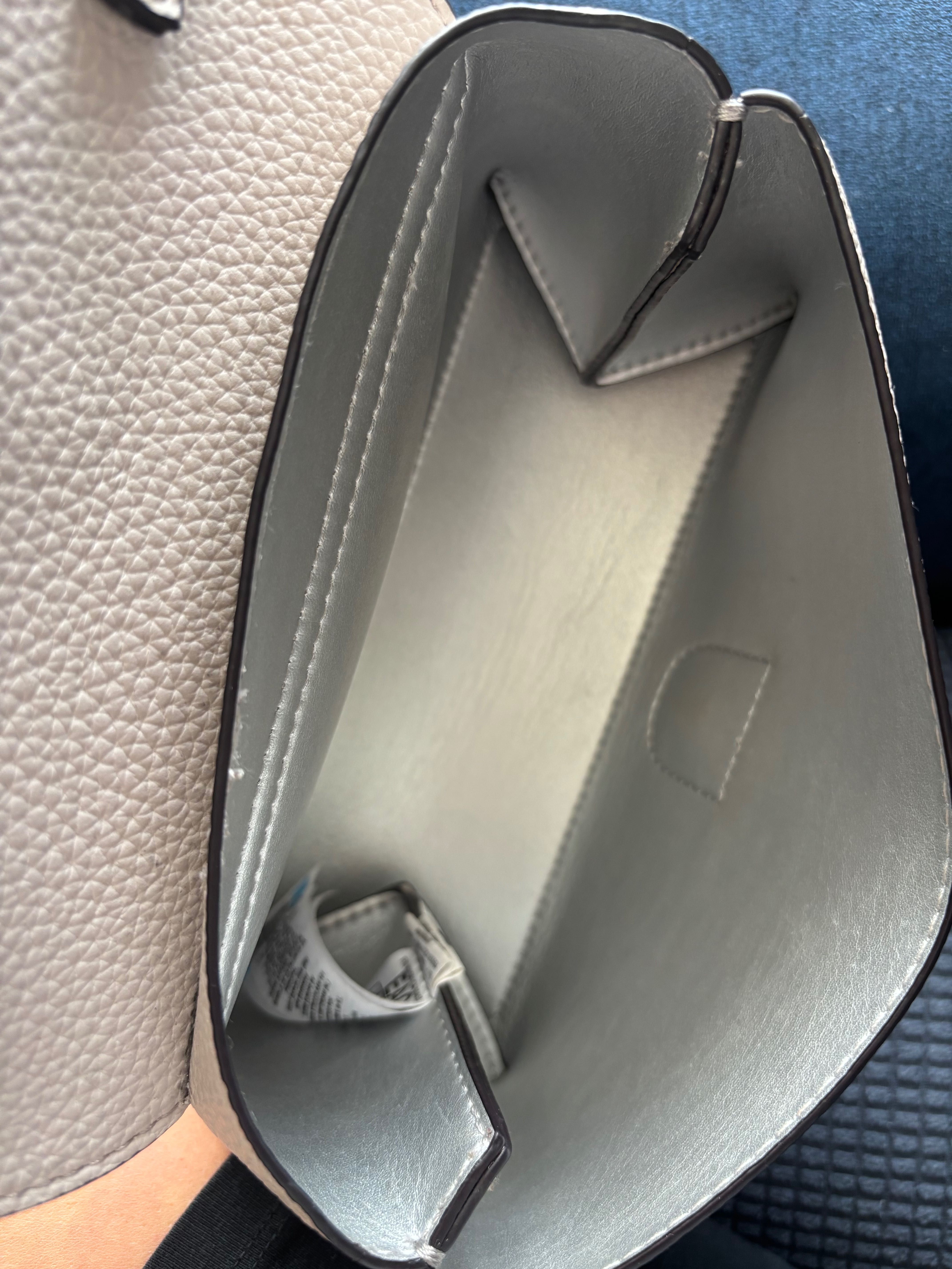 Бежова Чанта Guess