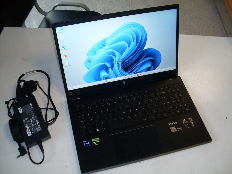 Laptop gaming Acer Nitro V15 (Intel Core i9-13900H, RTX 5060, 1TB SSD)