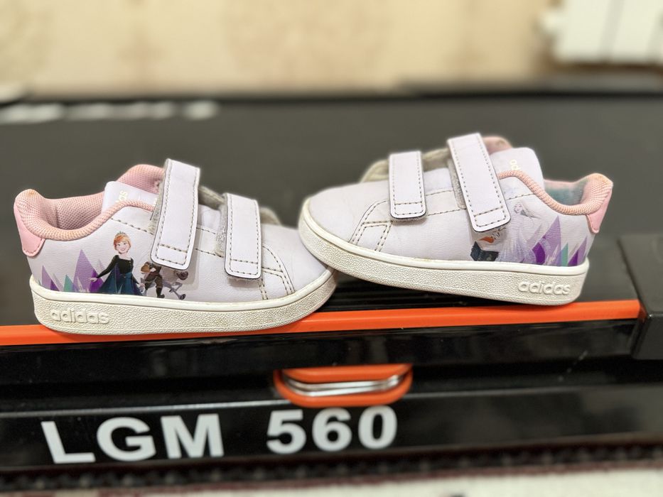 Детские кроссовки для девочки