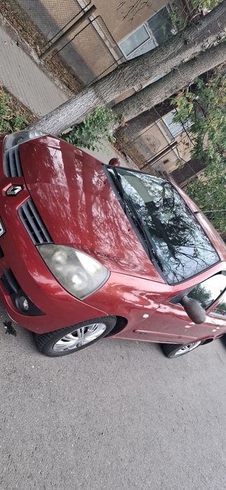 Renault Clio Symbol.