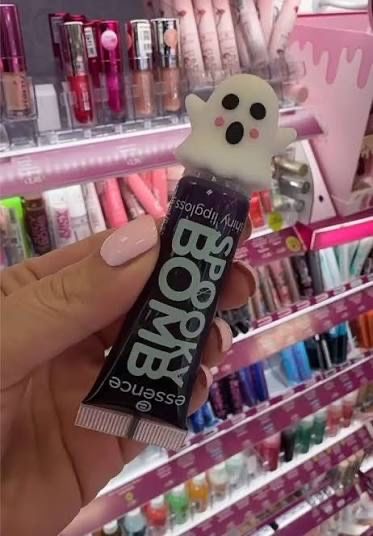 Хелоуински хит! Essence Spooky bomb гланц
