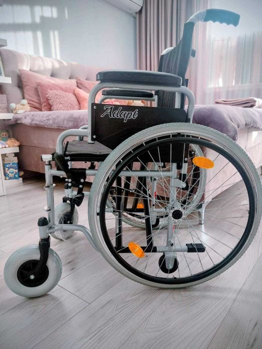 Чисто нова инвалидна количка.